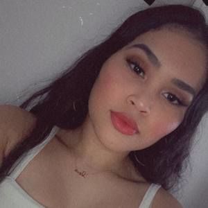 Meet your Posher, Mia